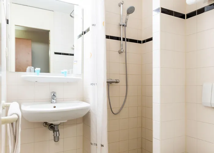 巴斯迪恩海尔伦酒店 酒店